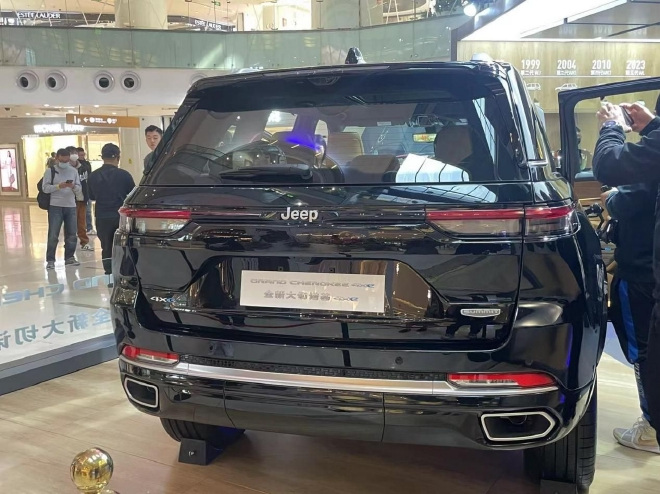 越野电动化新作 Jeep®全新⼤切诺基4xe亮相北京