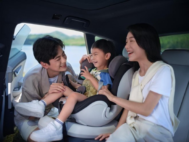 极氪订阅发布/电池质保升级 生态再进化