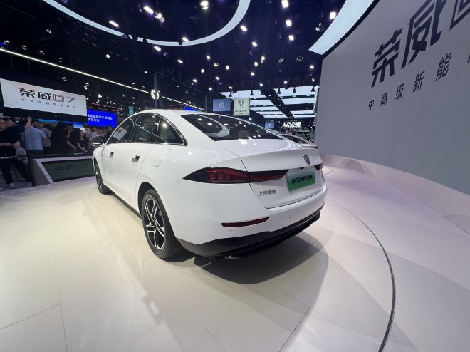 2023成都车展：荣威D7EV/D7DMH双车亮相