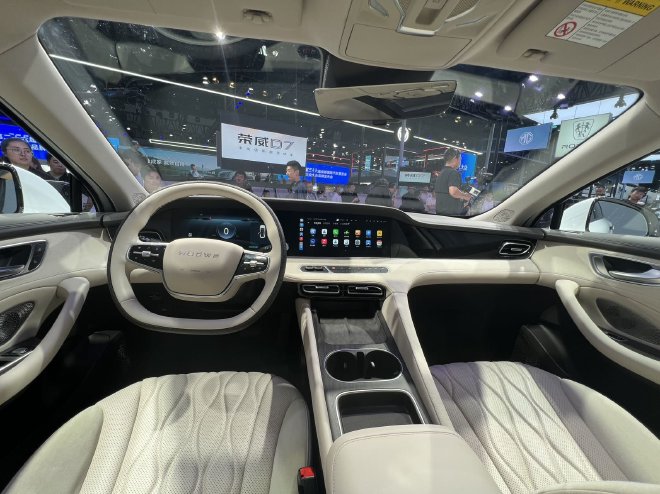 2023成都车展：荣威D7EV/D7DMH双车亮相