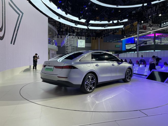 2023成都车展：荣威D7 DMH亮相