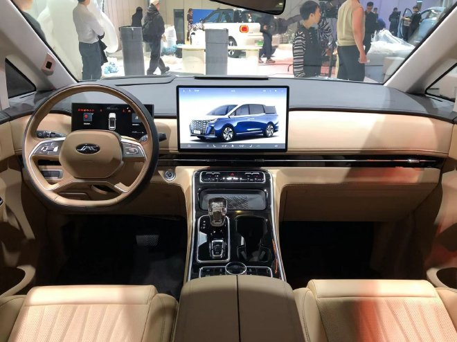 2023广州车展探馆：抢先体验瑞风RF8