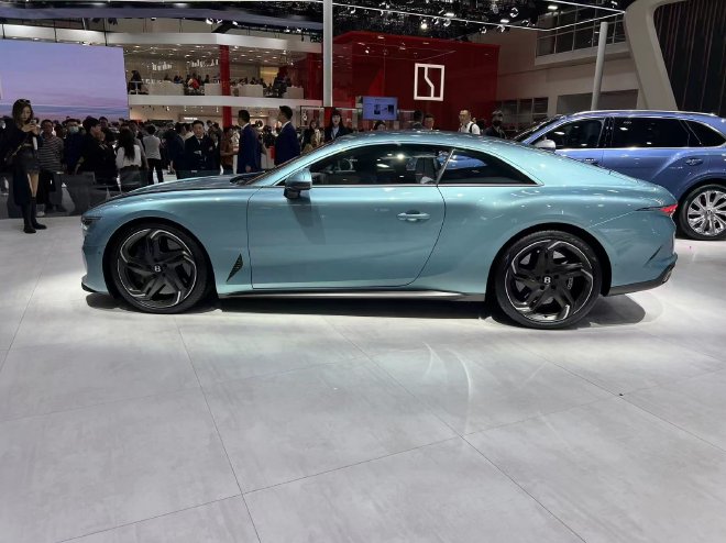 2024北京车展：宾利BATUR全球首发亮相