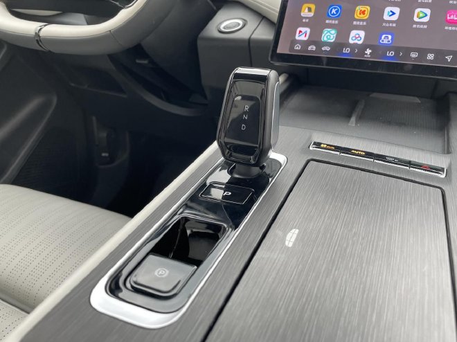 吉利新博越L上市 售价11.57-14.97万元