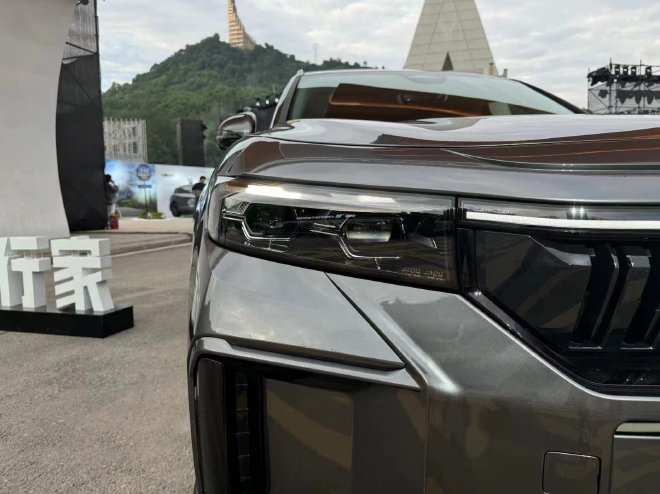 岚图FREE 318正式上市 售22.89-26.69万元