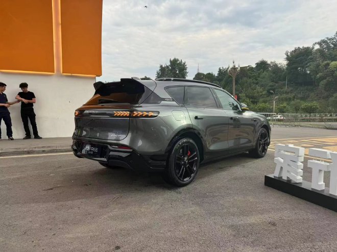 岚图FREE 318正式上市 售22.89-26.69万元