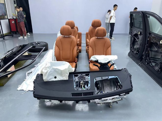 问界M9通过TOP Safety首次副驾驶侧双项安全测试