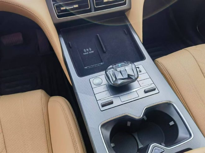 比亚迪宋双车上市 售价13.58万起