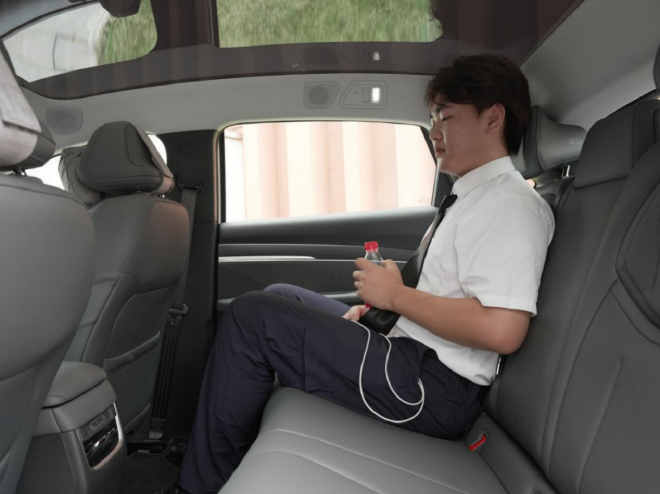 给年轻人的惊喜：小鹏MONA M03内饰体验