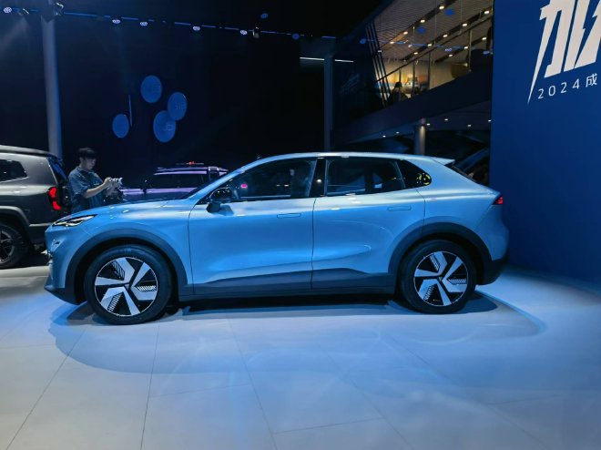 2024成都车展探馆：深蓝S05亮相