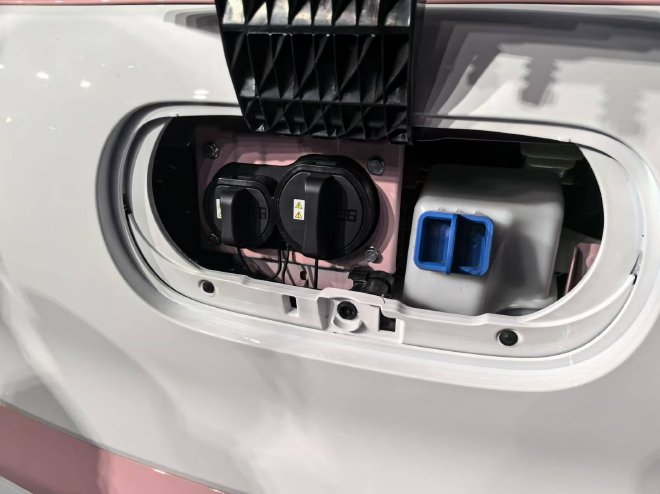 奔腾小马长续航版上市 售价3.69-3.99万元