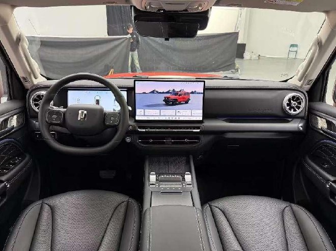 全方位解析25款坦克300：硬派越野的新征程