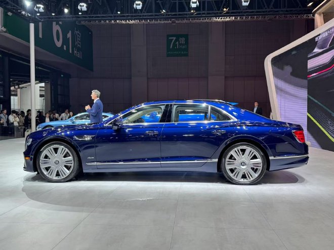 2025上海车展：宾利汽车三款雅度版车型全球首发