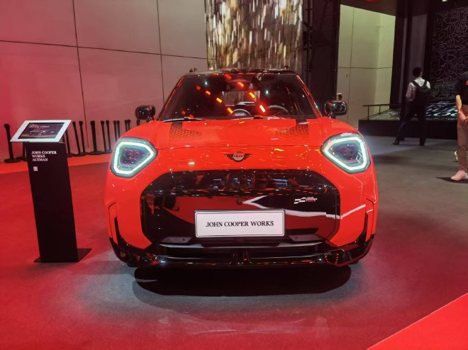 2025上海车展：全新电动MINI JCW亮相