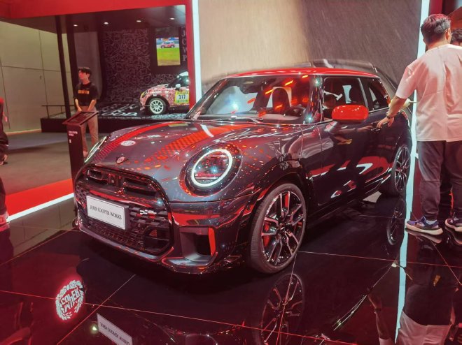 2025上海车展：全新电动MINI JCW亮相