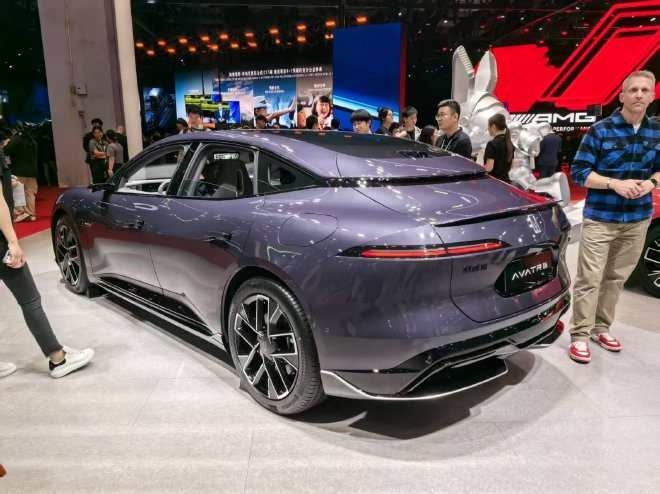 2025上海车展：阿维塔06正式亮相