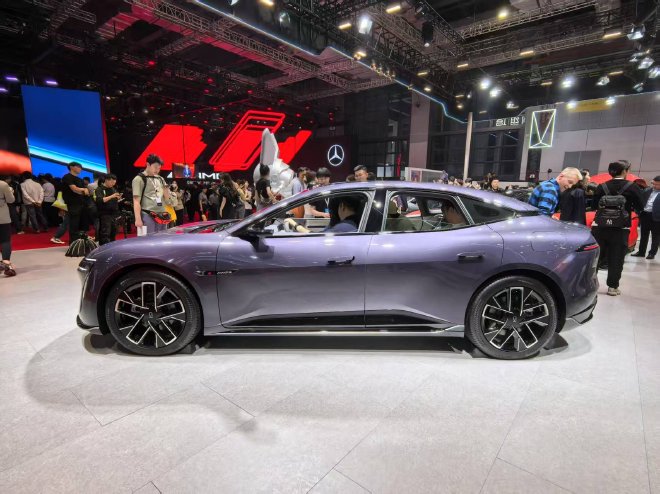 2025上海车展：阿维塔06正式亮相