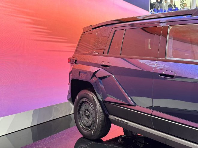 2025上海车展：罗伦士 M900星际战车上市