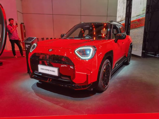 2025上海车展：全新电动MINI JCW亮相