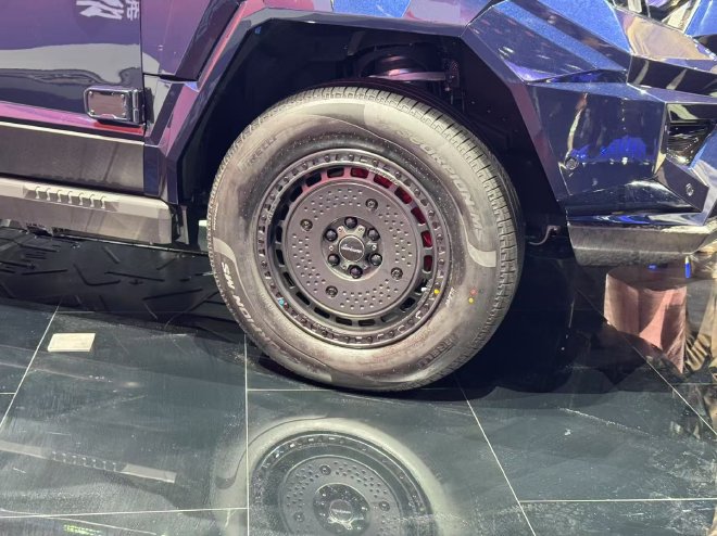 2025上海车展：罗伦士 M900星际战车上市