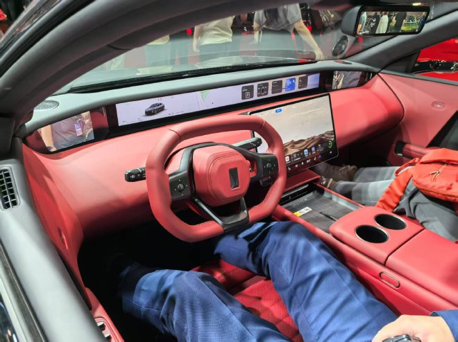 2025上海车展：阿维塔06正式亮相