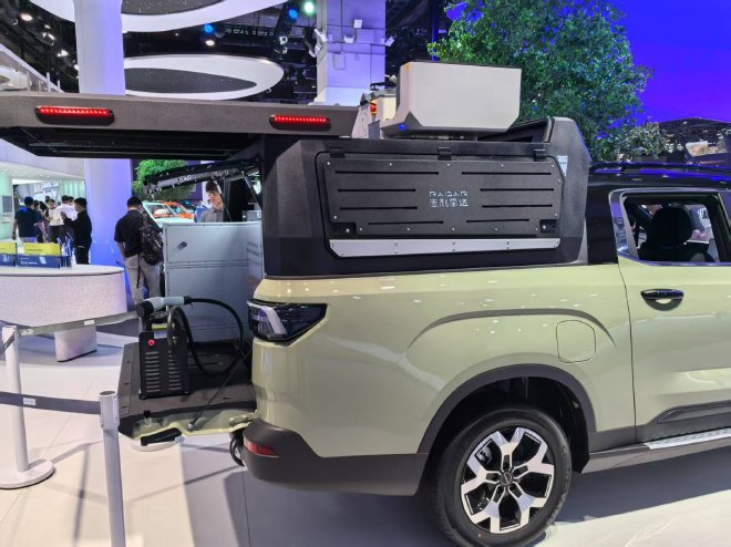 2025上海车展：吉利雷达超级电混皮卡亮相