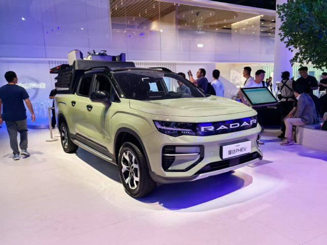2025上海车展：吉利雷达超级电混皮卡亮相