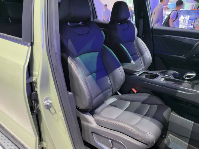 2025上海车展：吉利雷达超级电混皮卡亮相