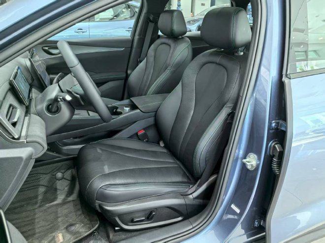 时尚潮品新选择 实拍比亚迪海豹06DM-i旅行版