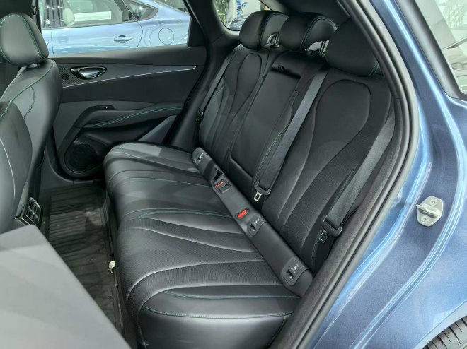 时尚潮品新选择 实拍比亚迪海豹06DM-i旅行版