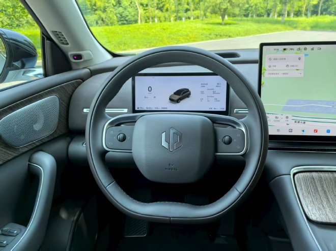 经典车型再升级 抢先试驾零跑全新C11增程版