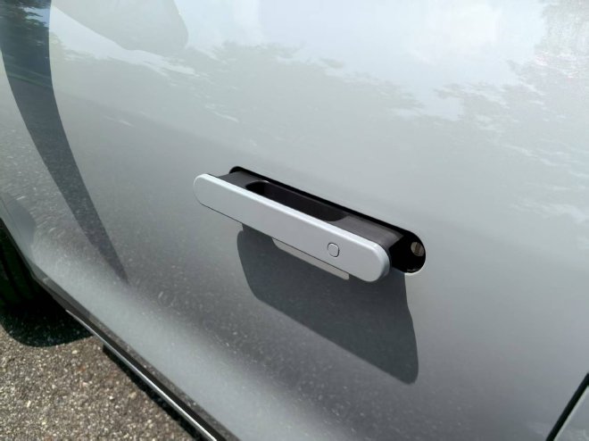 经典车型再升级 抢先试驾零跑全新C11增程版