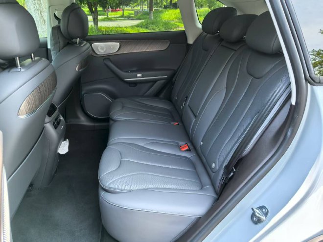 经典车型再升级 抢先试驾零跑全新C11增程版