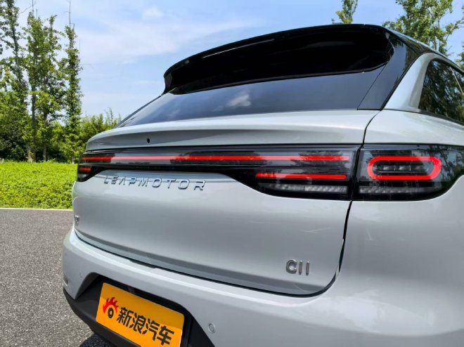 经典车型再升级 抢先试驾零跑全新C11增程版