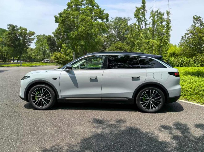 经典车型再升级 抢先试驾零跑全新C11增程版