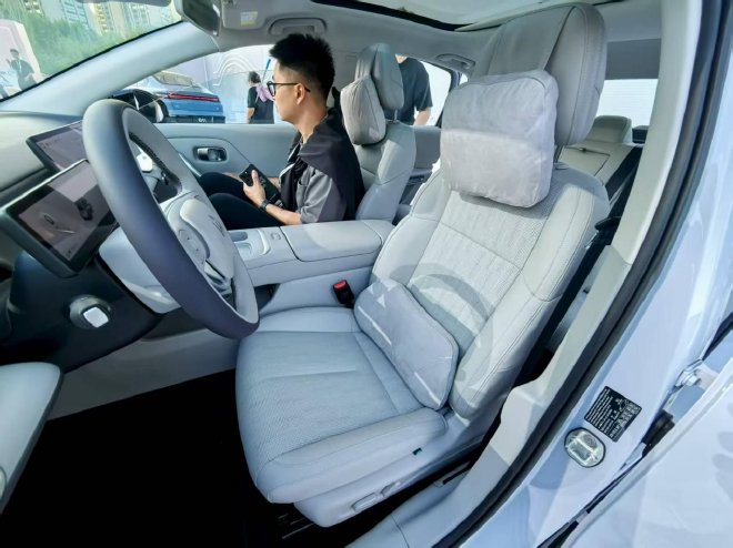 零跑B01正式上市 起售价8.98万元