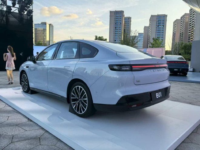 零跑B01正式上市 起售价8.98万元