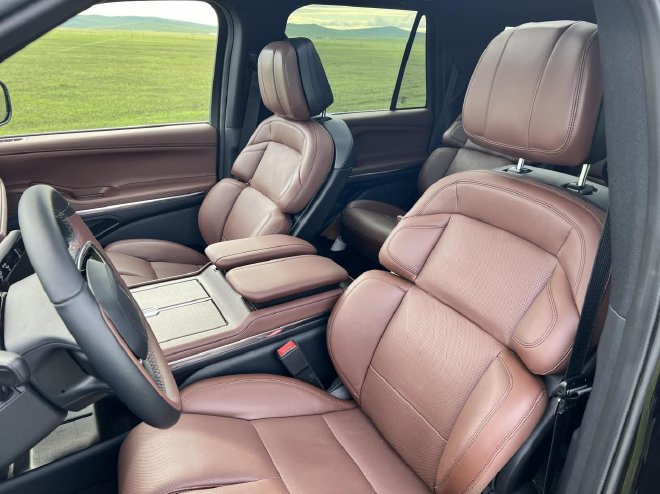 “静若伏虎 动若飞龙” 试总统座驾全新林肯领航员