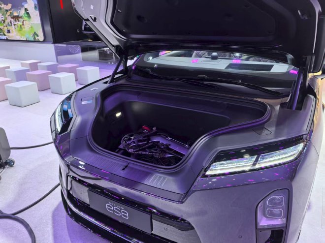 2025成都车展探馆:蔚来全新ES8