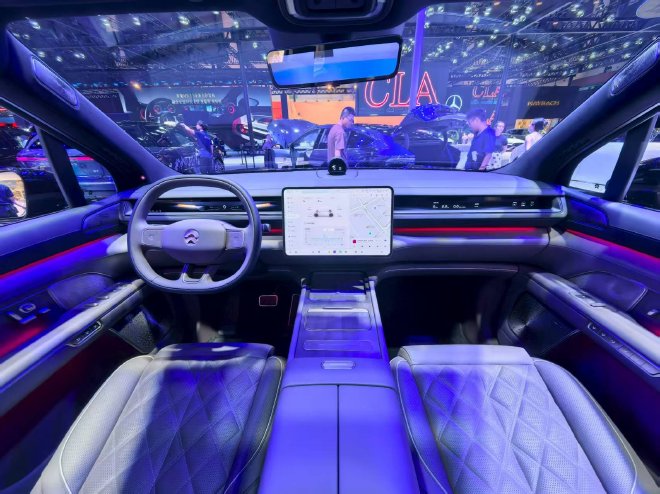 2025成都车展探馆:蔚来全新ES8