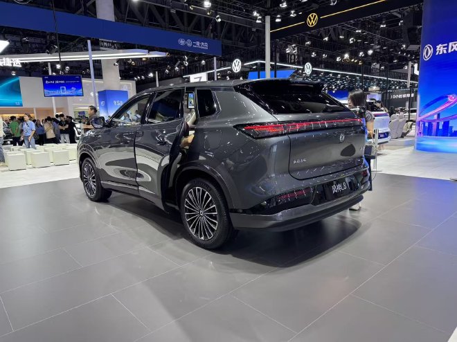 2025成都车展：东风风神L8正式上市