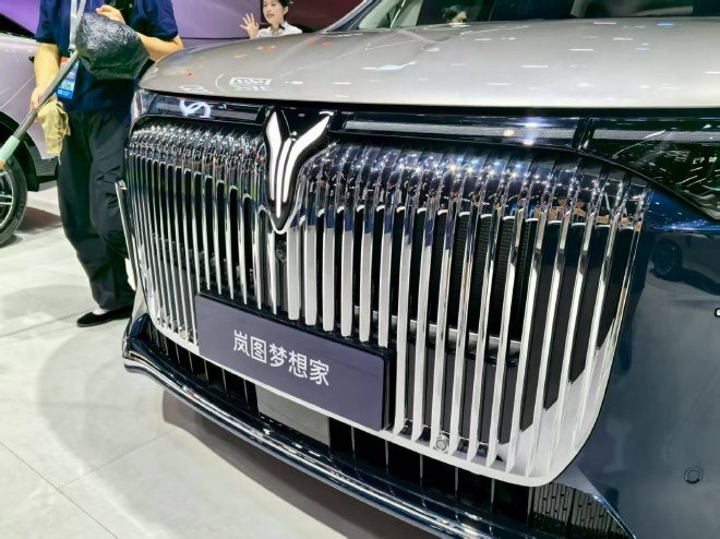 2025成都车展：2026款岚图梦想家开启预售