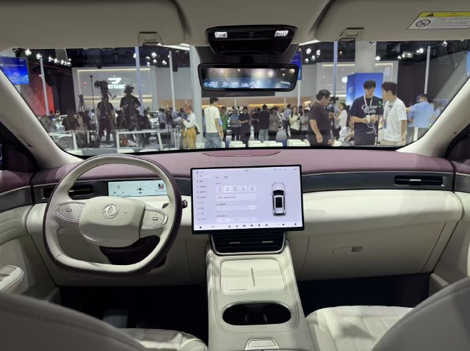 2025成都车展：东风风神L8正式上市