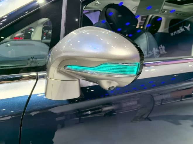 2025成都车展：2026款岚图梦想家开启预售