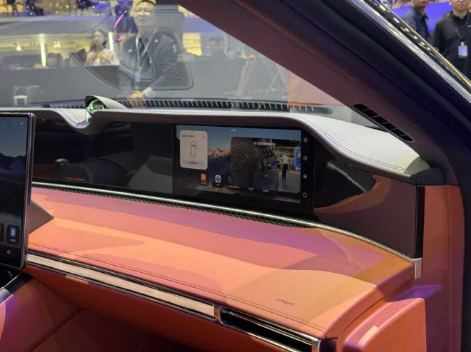 2025成都车展:鸿蒙智行首款旅行车享界S9T正式亮相