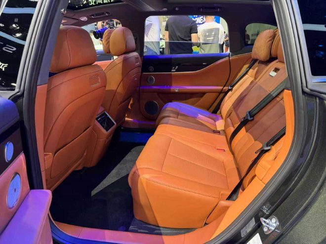 2025成都车展:鸿蒙智行首款旅行车享界S9T正式亮相