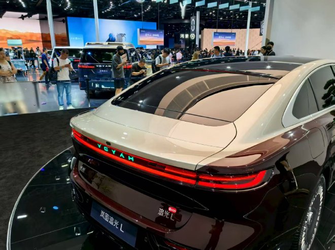 2025成都车展：岚图追光L正式亮相