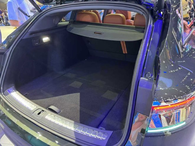 2025成都车展:鸿蒙智行首款旅行车享界S9T正式亮相