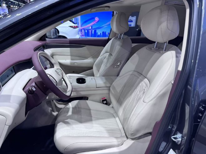 2025成都车展：东风风神L8正式上市