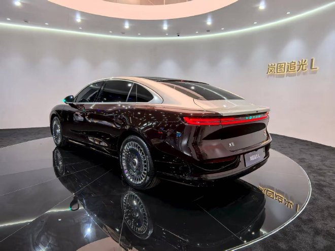 2025成都车展：岚图追光L正式亮相